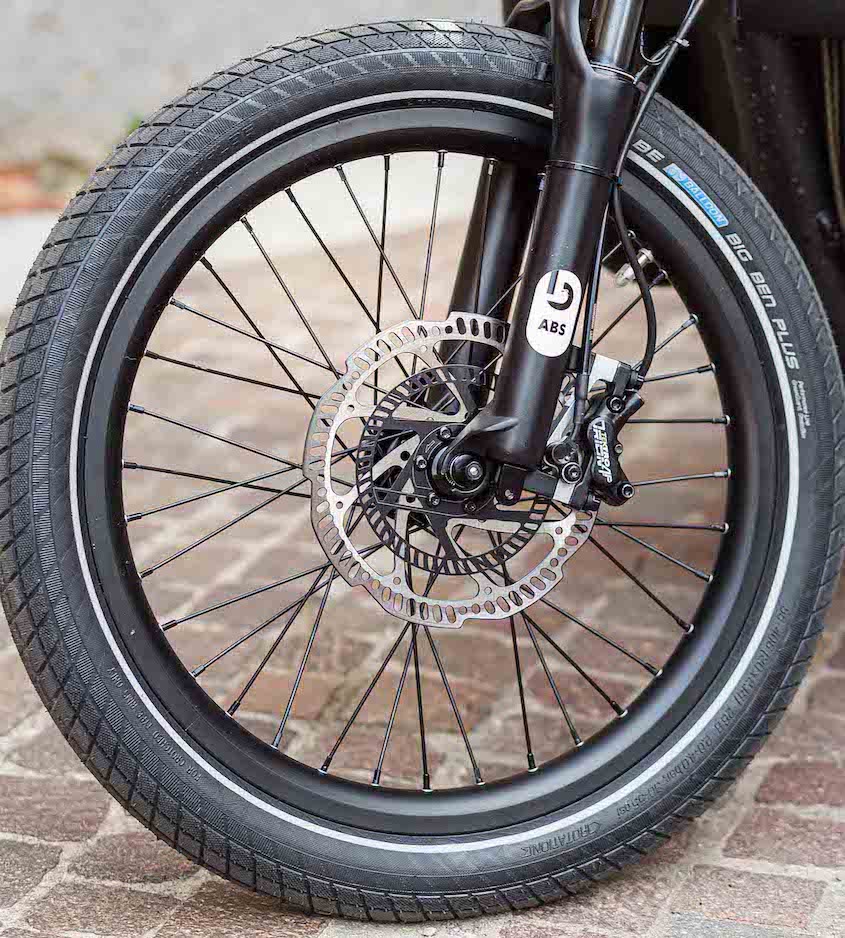 urbancycling_it's tweet photo. Blubrake presenta il primo ABS per le cargo e-bike. Read more: https://t.co/mPRtfD4etP #cargobike #ebike #cargoebike #blubrake #blubrakeABS #ebikes #ridesafe #electricbikes #futuremobility #urbancycling https://t.co/ur6WjQOt2B