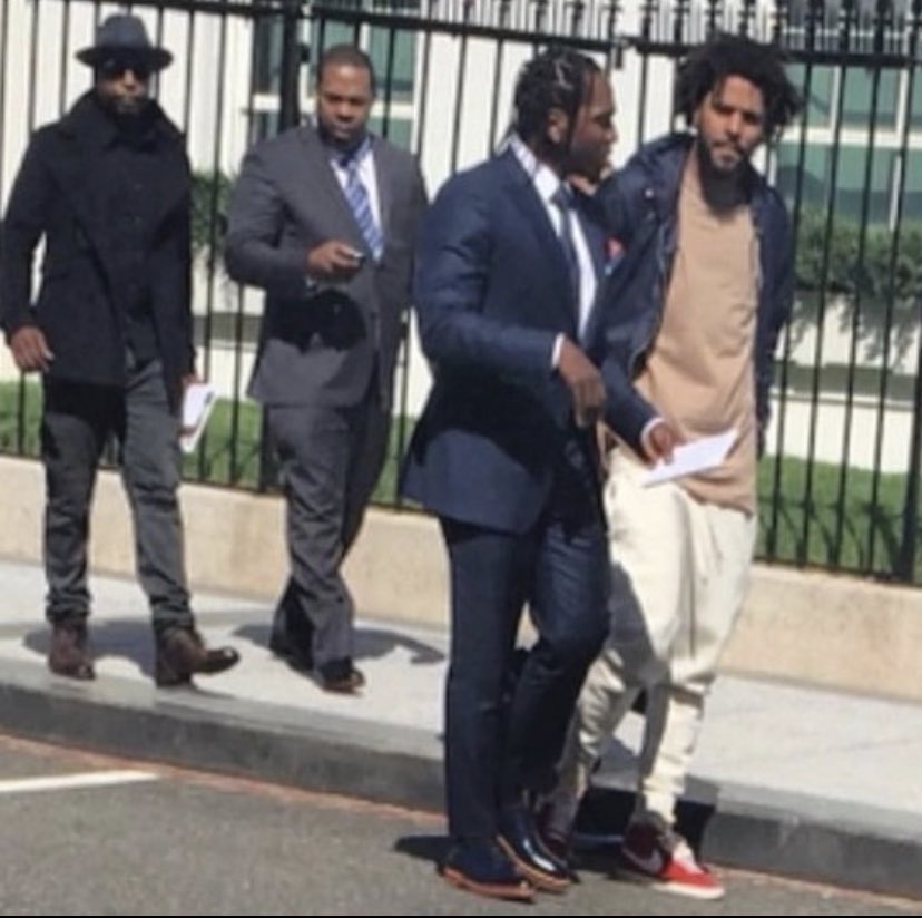 gothamhiphop's tweet photo. How J. Cole dresses to meet the President vs. how J. Cole dresses to meet 21 Savage https://t.co/a51l2uuwwp