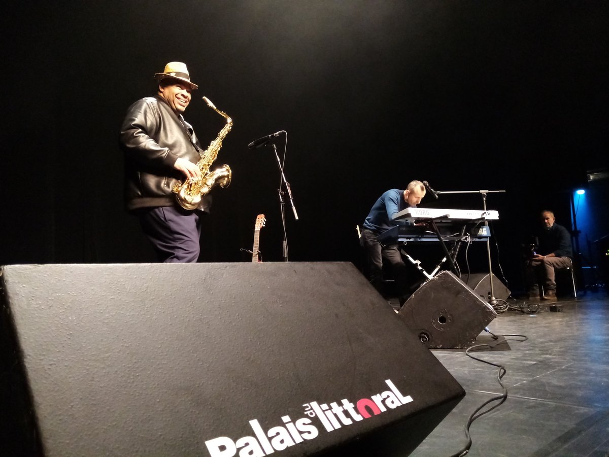 VilleGdeSynthe's tweet image. La culture, un essentiel 🎤
Les musiciens du Lieu musical se sont réunis sur la scène du Palais du Littoral pour une « live session » qui sera retransmise prochainement sur l’ASTV…