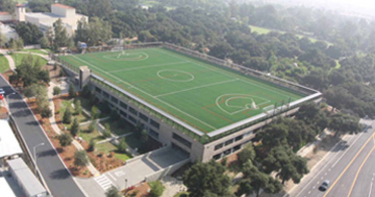 Serving dual purposes by providing a playing field above parking, this parking structure at Pomona College was designed with sustainability in mind. #ThrowbackThursday ow.ly/noiy50E2r9K