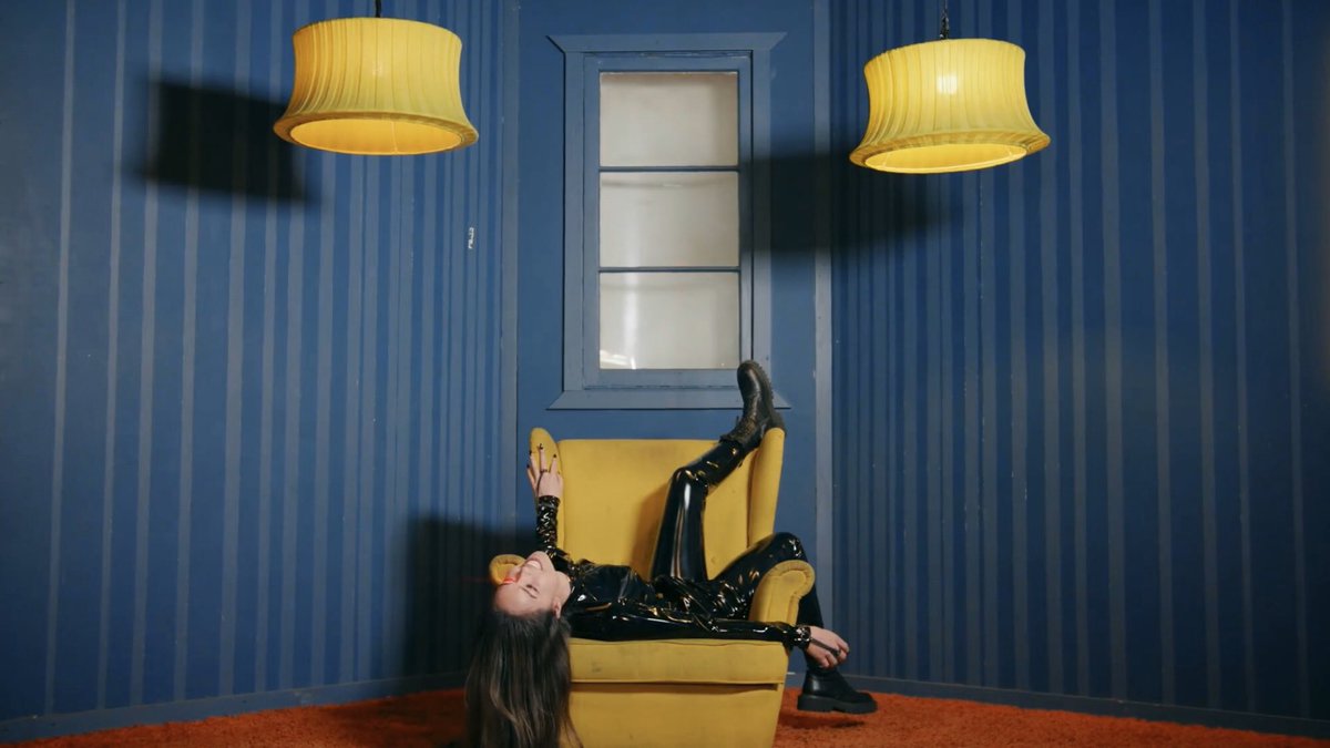 agorapovic's tweet photo. so miss @Valkyrae in the #DAYWALKERMV tried to kill me in the rain and she DID FUCKING KILL ME LOOK AT HER SHE ABSOLUTELY OWNED IT ‼️ https://t.co/UaDqRcBsmO