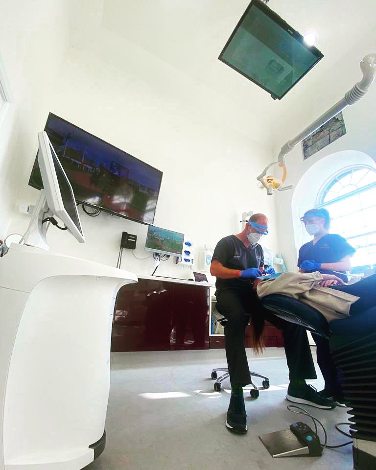 This patient was very keen not to miss out on the action from Cheltenham during her treatment- we were happy to oblige and showed her all the racing on <a href="/VMSportIE/">Virgin Media Sport</a> on the big screen on the ceiling!! She had a winner while in the chair but her celebrations were a little muted 😂😂