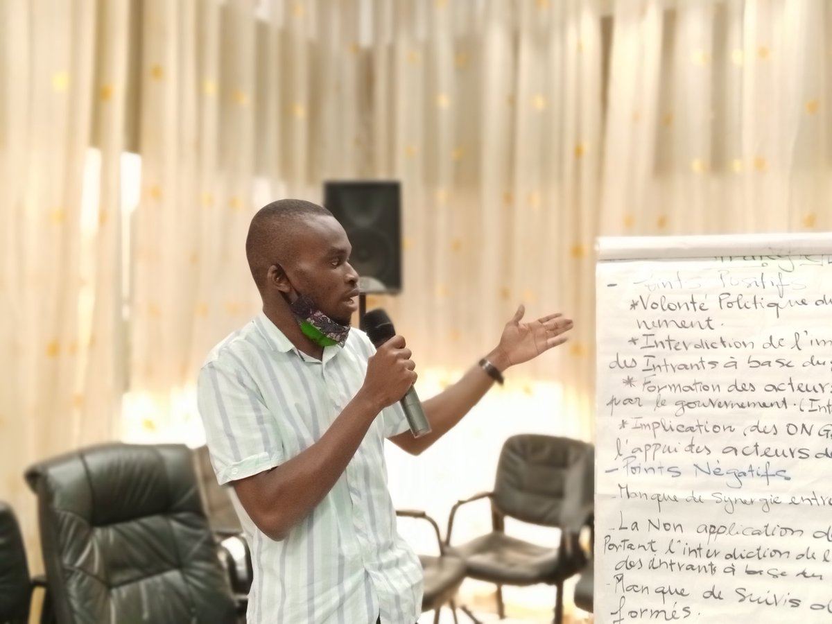 YannickAbodah's tweet photo. Réunion des acteurs de l'#Agribio et chaîne de valeur ananas bio du #Togo organisée par le projet #OM4D de l'#IFOAM. @IFOAMorganic @Roguy_Glaube1 @charleskolou https://t.co/kXm9QWCa0H