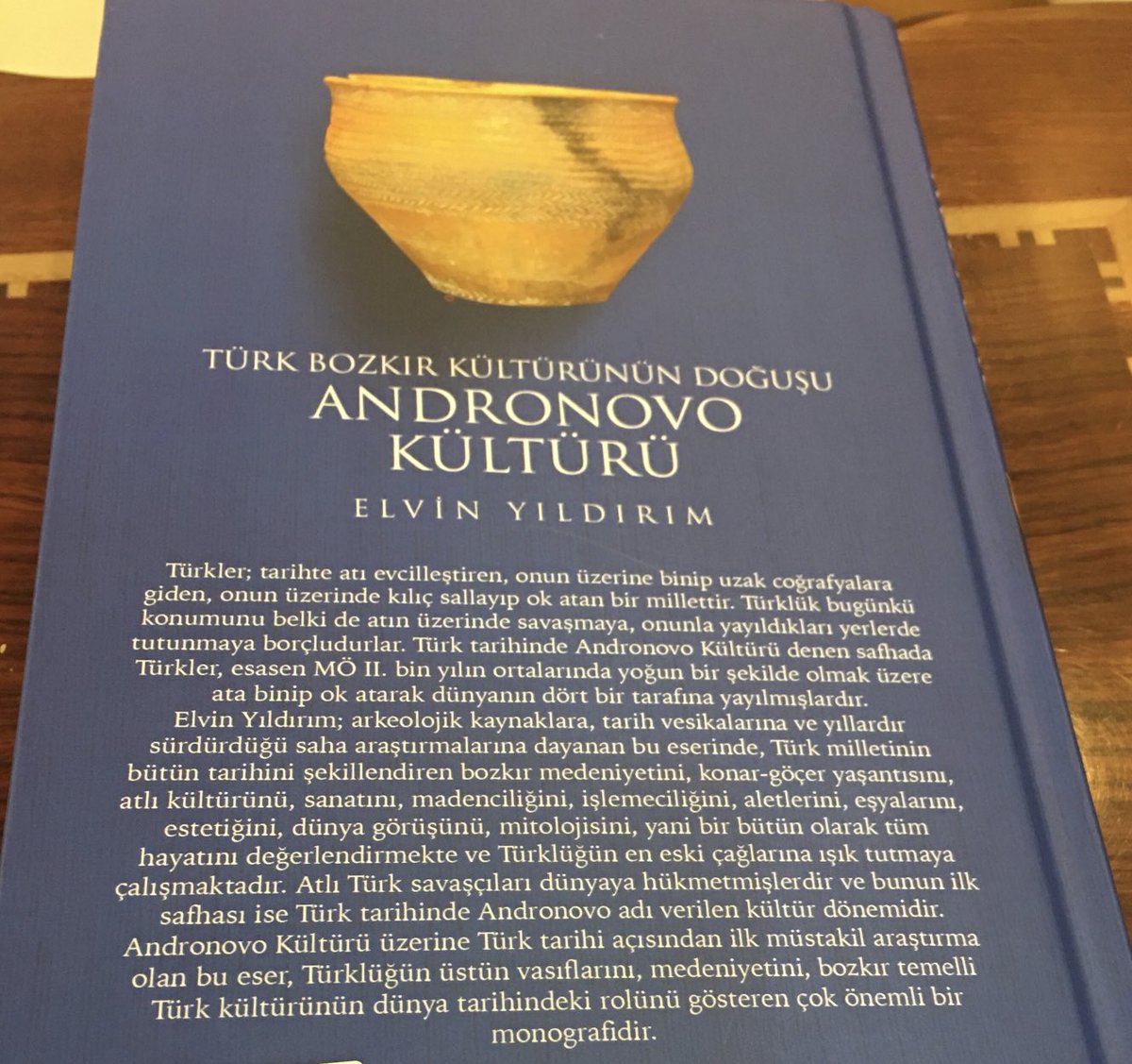 Kitap okumaya devam.