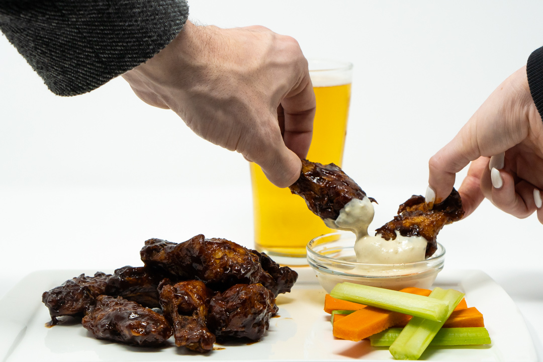 RedCard_'s tweet photo. SWIPE TO DIP ➡️ ⠀
⠀
It's the start of March Madness! 🏀

Celebrate with our juicy wings from 6 to 10 pm
⠀⠀
Choose from flavours like bbq, honey garlic, salt &amp; pepper, sweet chili, Red Card power play hot sauce, and more https://t.co/vgVMAcw7EI