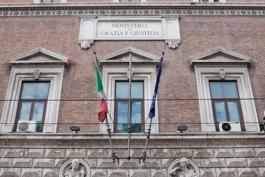 sole24ore's tweet image. Cartabia: necessaria una revisione complessiva del ruolo della magistratura onoraria nell'ordinamento ntplusdiritto.ilsole24ore.com/art/cartabia-n…