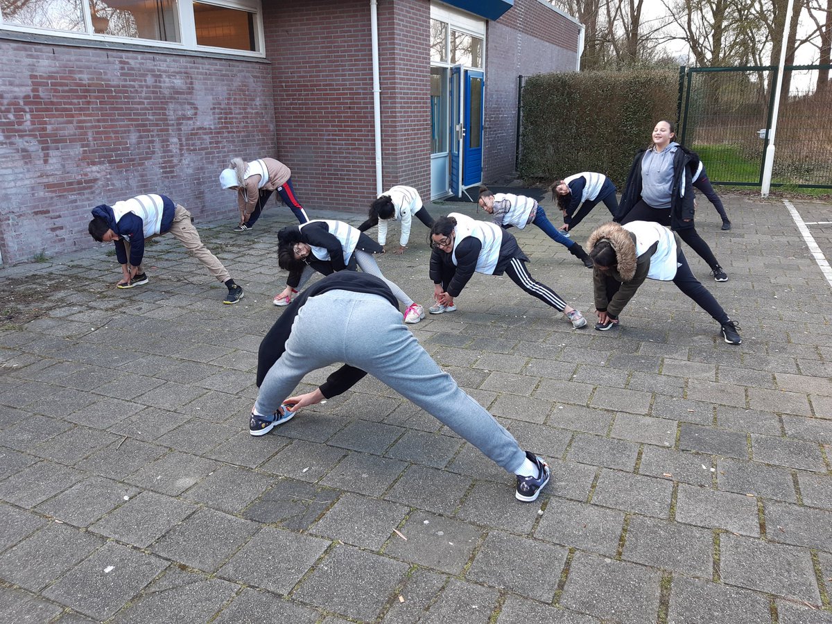 PiezoTalentenAc's tweet photo. Wat is een meester in #Tangsoodo? Dat is iemand die zeer goed is in deze Koreaanse zelfverdedigingssport. Dank trainer #beroep Rob Salm van Huk-tti sports voor deze mooie les en gave verhalen! #talent #discipline #concentratie #lenigheid #reactievermogen🙏🏼 https://t.co/XiKYfQQtYY