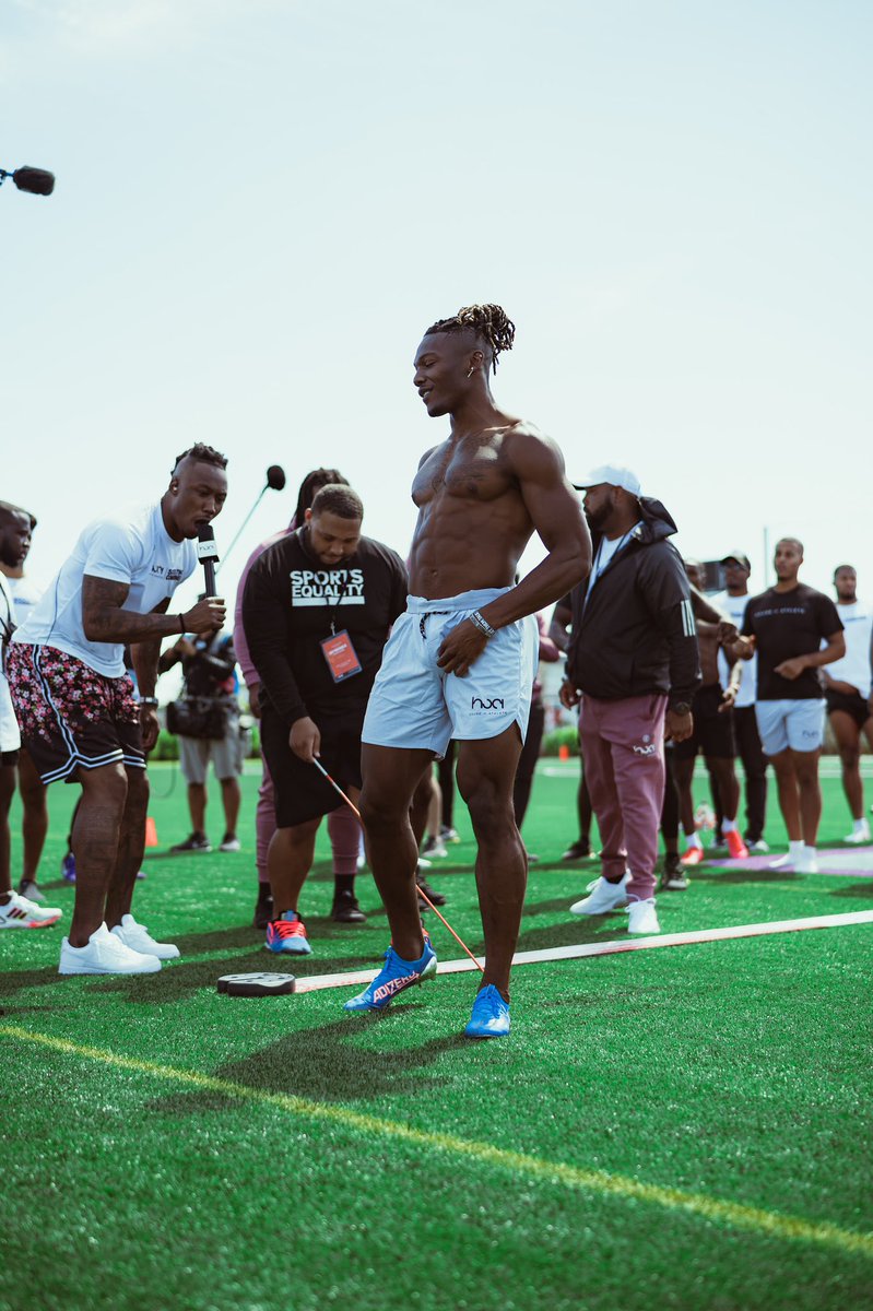 GJrWorth's tweet photo. “T R I B E”
📍House Of Athlete
Scouting Combine 2021
@thehouseathlete @ZybekSports @TheSeql
📸 @DavidRadsick
#HOATribe #SportsEquality
#RecruitingStartsWithSEQL #ItsOnYou https://t.co/R2QzgKeK38