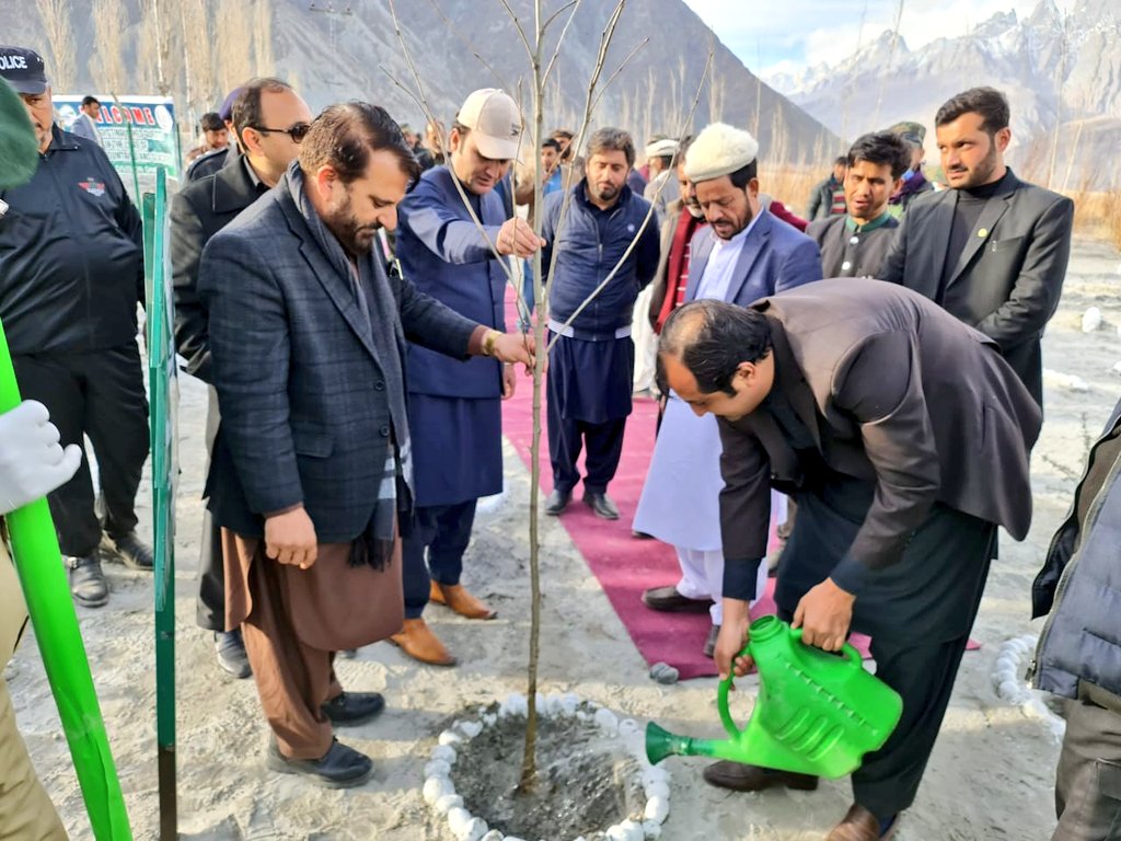 IDGB_Official's tweet photo. Skardu: Chief Minister GB along with Minister Forest, Wildlife & Environment inaugurated Spring Tree Plantation Compaign,2021 in Ghanche by planting #ChinarTree.
#TenBillionTreeTsunami
#GlobalGreening
#SpringTreePlantationCampaign2021 https://t.co/ZOqHoqXQjg