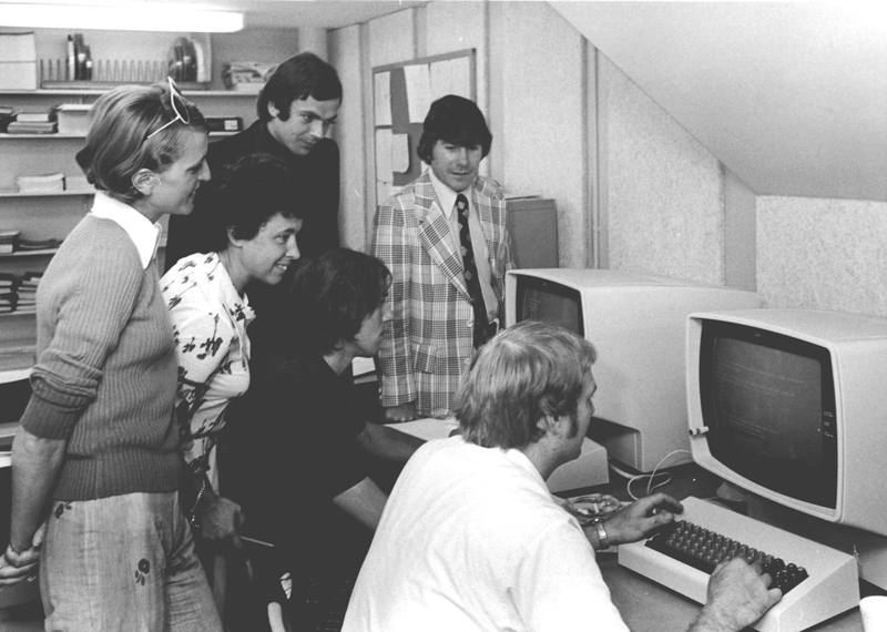 UAkron_Engr's tweet photo. #UAComputing has always unlocked student potential. Here, students gather in the Computer Center in 1974. https://t.co/YPXgLuuK35 #UA150 #TBT https://t.co/UKlonVXfAJ