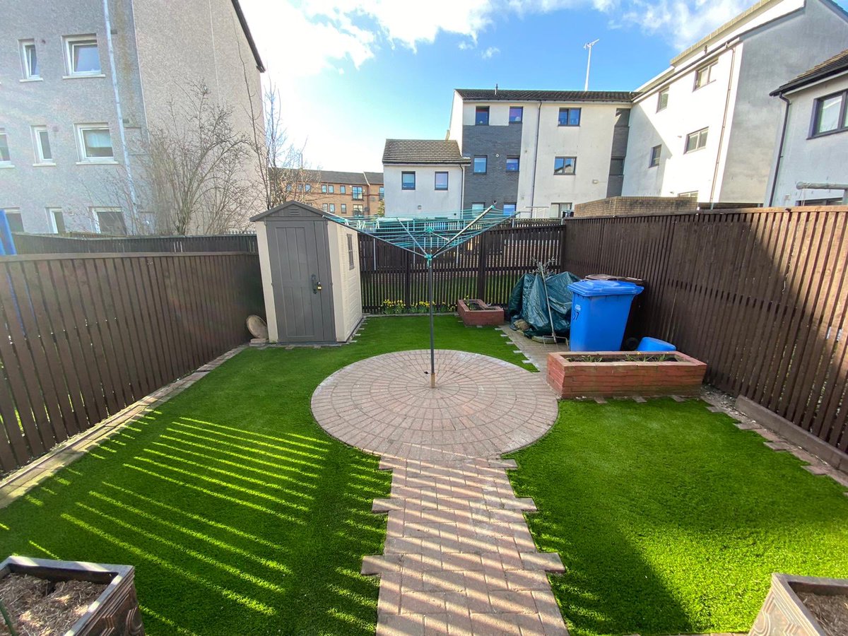 easiglasgow's tweet photo. No more burnt #dogwee stains on this #Glasgow #garden using our #petfreindly #artificialgrass just looking lush all year https://t.co/oqeEvD3KbQ https://t.co/jM9GkC6FLu