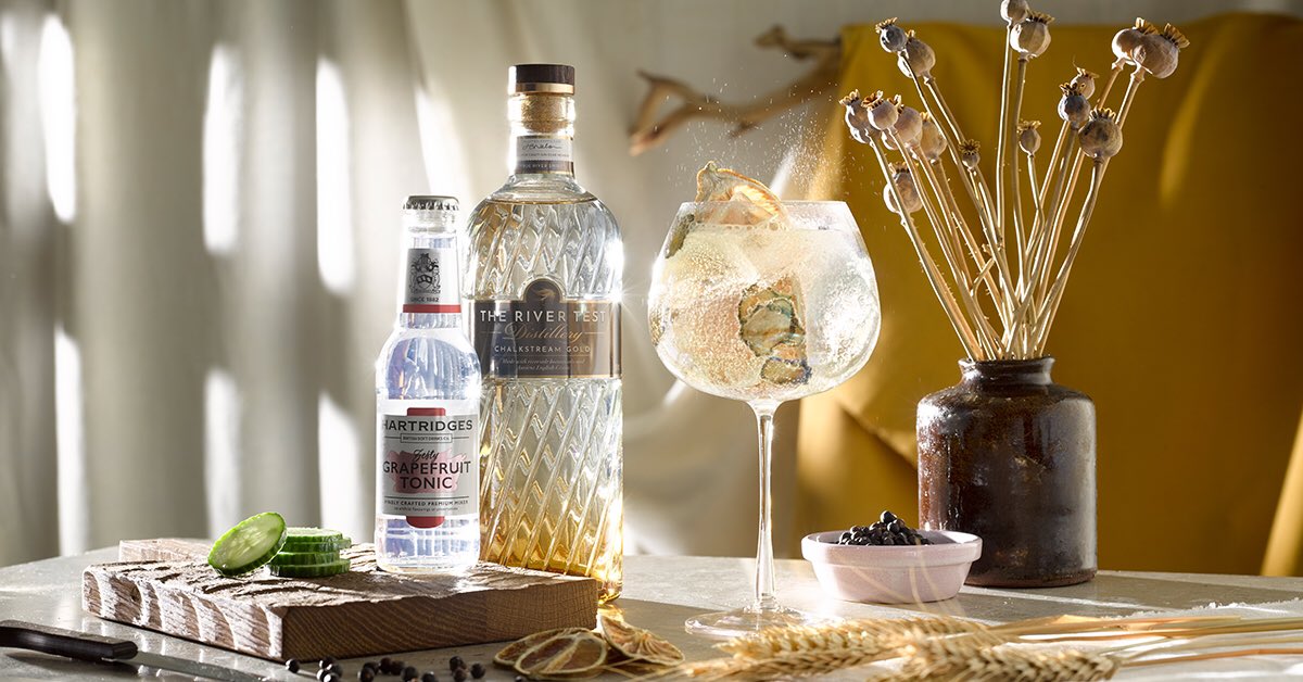 TestDistillery's tweet image. An ode to the British countryside
🇬🇧
Why not try @craftginclub ‘s suggestion for the Perfect G&amp;amp;T with our Chalkstream Gold?
⭐️
50ml Chalkstream Gold Gin
200ml grapefruit tonic @Hartridges 
slice of lemon to garnish &amp;amp; lots of ice
Happy sipping!
⭐️
 #ginofthemonth #chalkstreamgold