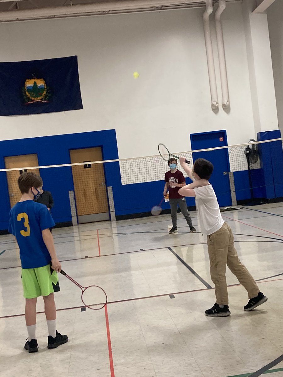 wsdvtschool's tweet photo. Badminton in 5th Grade PE today!  #wsdsch #ewsd #photosby8thgraders #badmintonrules https://t.co/m13yA31GiI