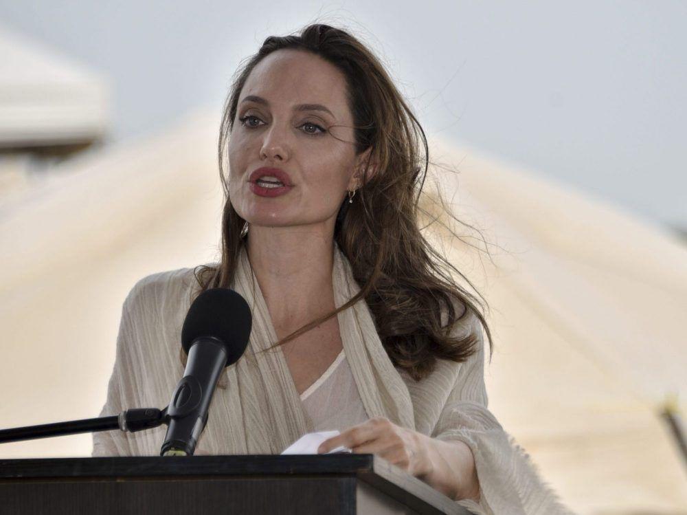 Angelina Jolie divorce battle heats up with offer of domestic violence 'proof'