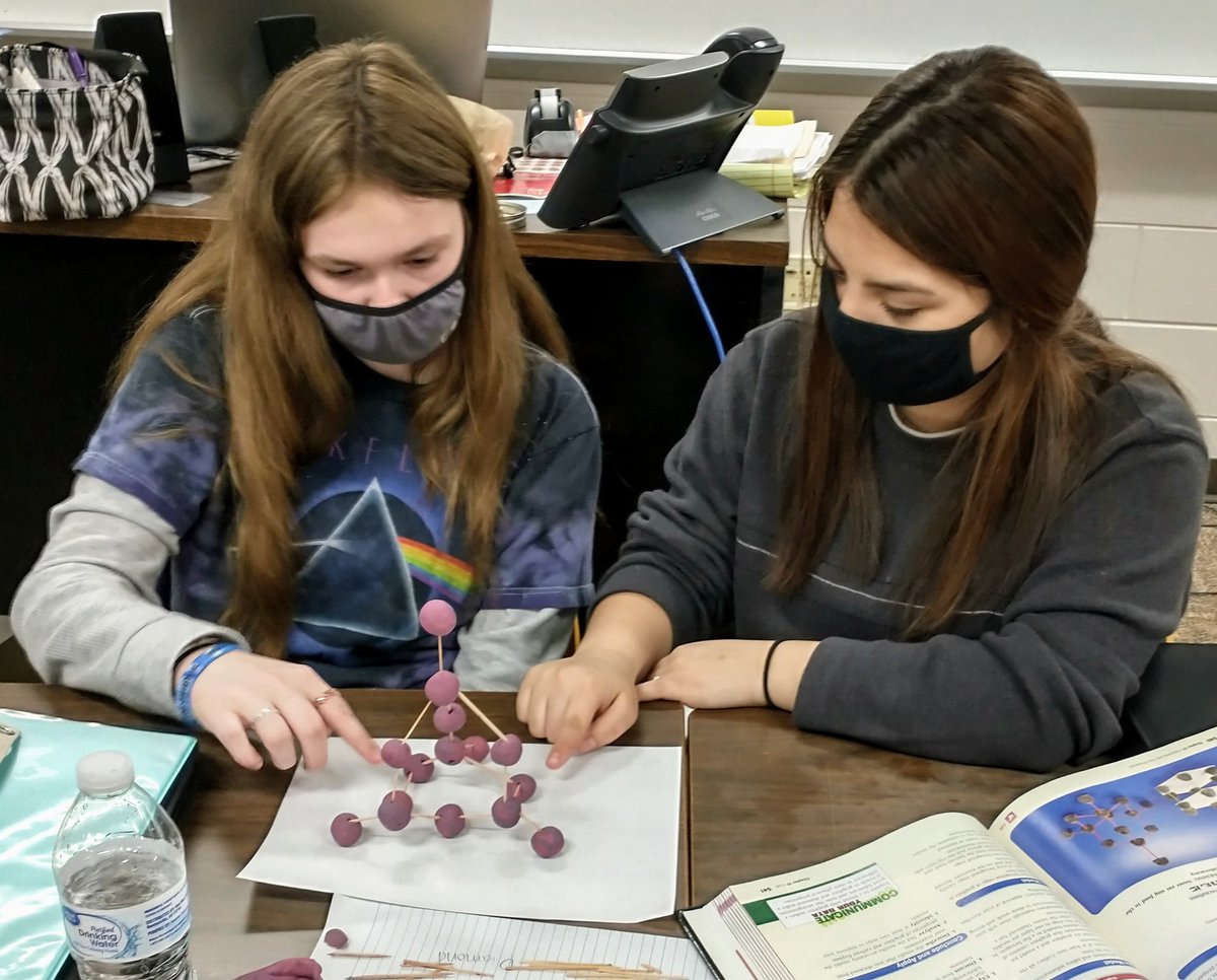es_oshel's tweet photo. Final ICP Carbon Allotropes #prairiescience @CPHSGophers https://t.co/JDCFelsP3b