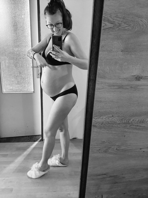 35weeks 🤗🙈 https://t.co/2o0LIcvoZB<a href="/tag/naturalmother"class="tags"><span>#naturalmother</span></a>