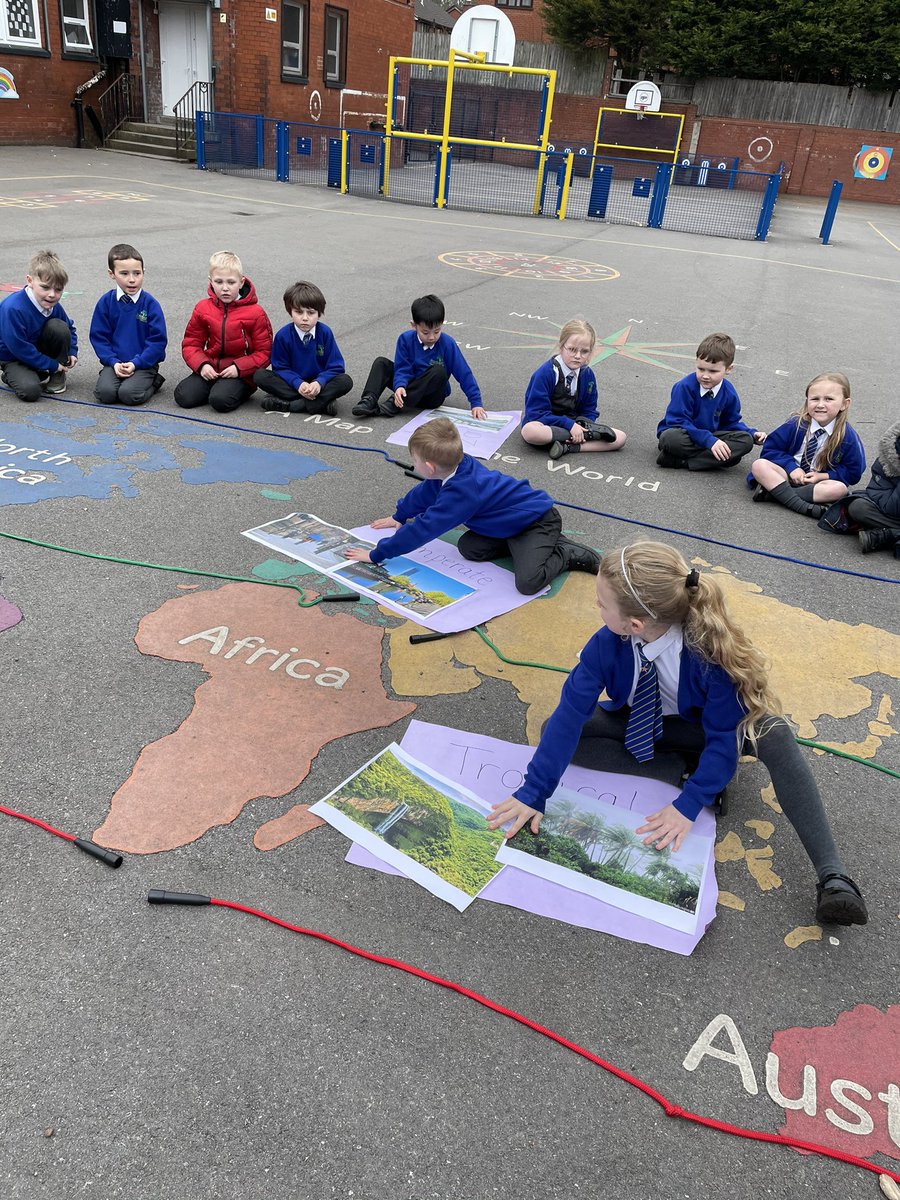 prestolee_1911's tweet image. As Geographers, year 2 explored the different climate zones! We used our large outdoor map to create the zones and explored the type of weather we might find in each climate! 🌎🌦 #GeographyRocks #EveryChildAGeographer