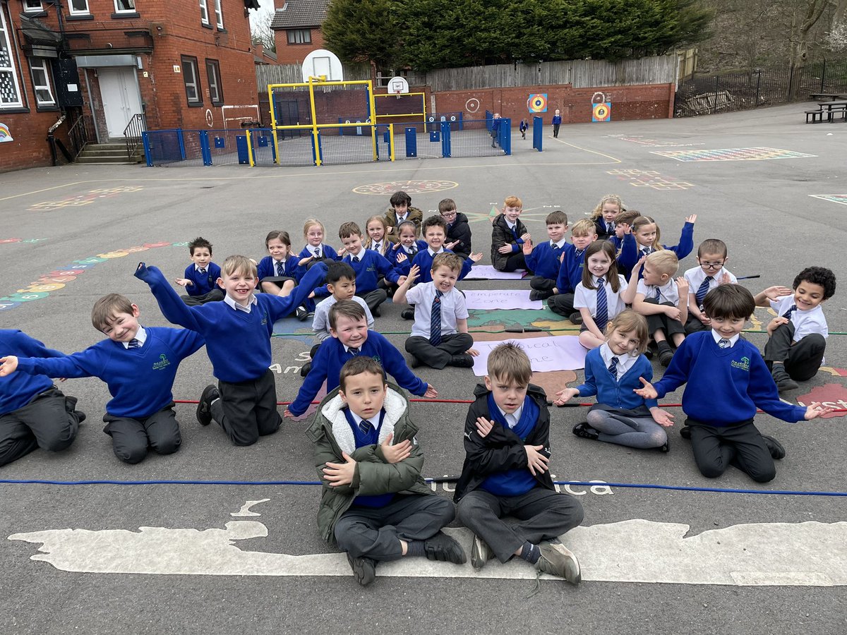 prestolee_1911's tweet image. As Geographers, year 2 explored the different climate zones! We used our large outdoor map to create the zones and explored the type of weather we might find in each climate! 🌎🌦 #GeographyRocks #EveryChildAGeographer