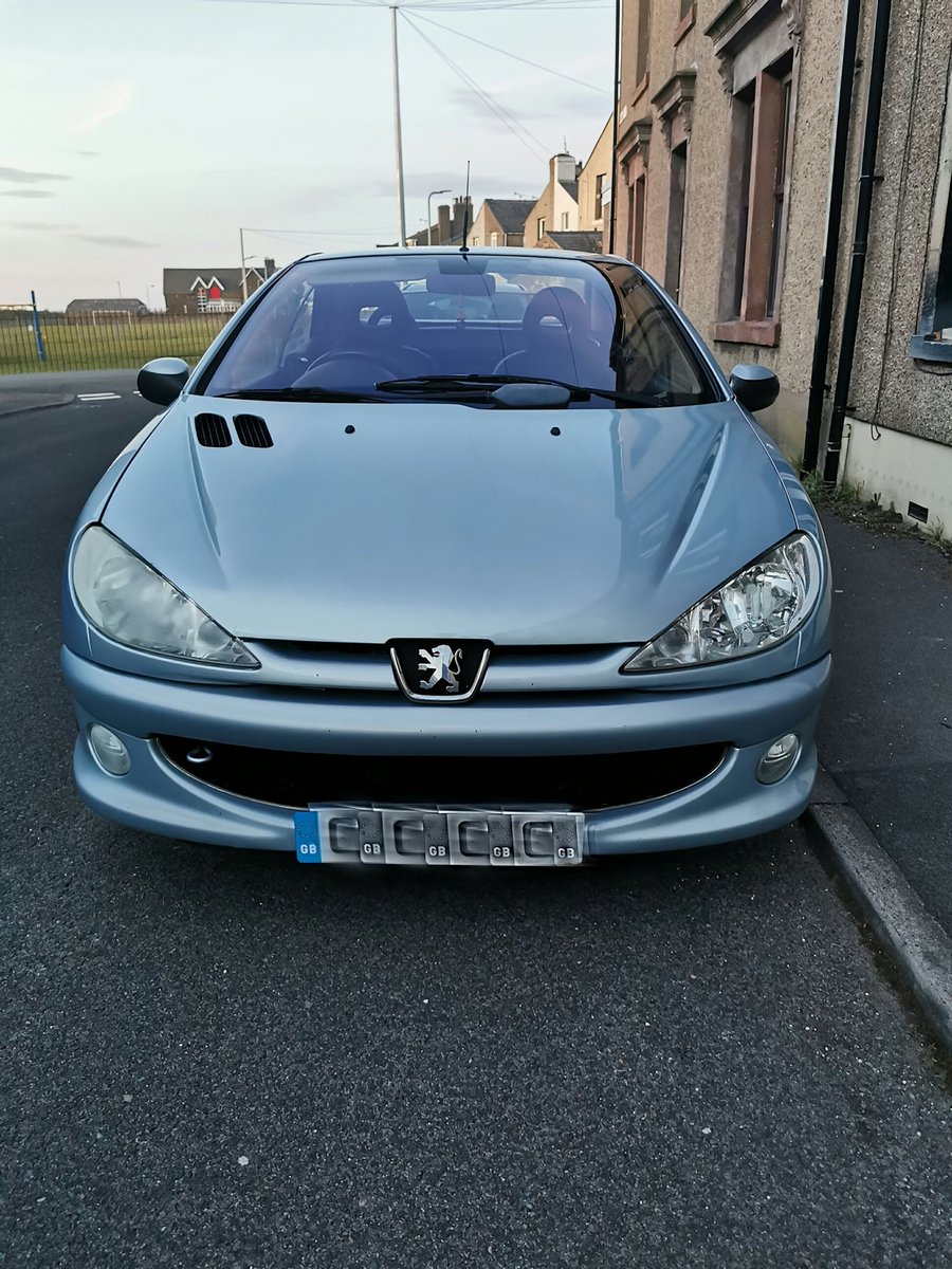 curlywagg's tweet photo. The decision of what sort of eyes my Carbug is going to get has been made. The next decision is what accent colour should she have on some of her trims and wing mirrors 🤔

🚙 #peugeot206cc #206cc #peugeotlovers #peugeot #carbug #justagirlandhercar #car #carsofinstagram  #cars https://t.co/gQ06FikAsq