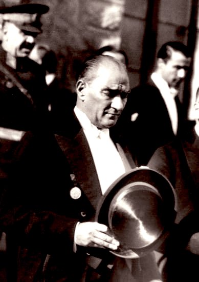 Çağımızda hiçbir isim Atatürk'ün adı kadar büyük saygı yaratmamıştır. 

#18MartZaferi