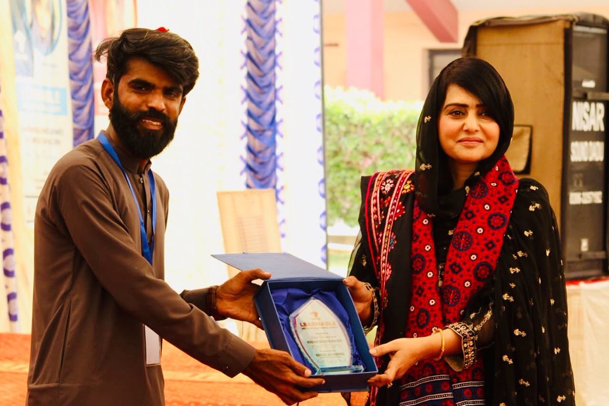 Learnable12's tweet image. Director Of Learnable Mr Naveed Ali Soomro Presented To Chairperson Of Step Foundation Madam Shaista Baloch