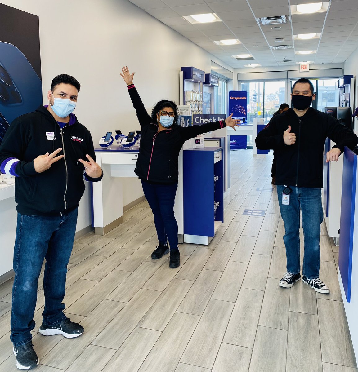 Tania Manzanares-Etienne (@taniabella32) on Twitter photo Another great afternoon Harmonizing with our auditor Kentaro! Awesome support and partnership. Team Midway was ready to share all they know. #OneTeam #ChiDen #Winspire <a href="/WinstonAwadzi/">Winston Awadzi</a> <a href="/SteveGerevas/">Steve Gerevas</a> <a href="/thayesnet/">Terry Hayes</a> <a href="/KentaroIL/">Kentaro Ogura</a> @Avilametrobytmo <a href="/mariajimenezz4/">Maria Jimenez</a> <a href="/AngelGomez143/">Angel Gomez</a> <a href="/JonFreier/">Jon Freier</a> Another great afternoon Harmonizing with our auditor Kentaro! Awesome support and partnership. Team Midway was ready to share all they know. #OneTeam #ChiDen #Winspire <a href="/WinstonAwadzi/">Winston Awadzi</a> <a href="/SteveGerevas/">Steve Gerevas</a> <a href="/thayesnet/">Terry Hayes</a> <a href="/KentaroIL/">Kentaro Ogura</a> @Avilametrobytmo <a href="/mariajimenezz4/">Maria Jimenez</a> <a href="/AngelGomez143/">Angel Gomez</a> <a href="/JonFreier/">Jon Freier</a>
