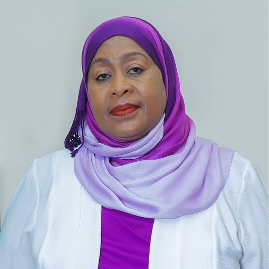 swahilitimes's tweet image. Samia Suluhu Hassan ataapishwa Machi 19, 2021 kuwa Rais wa Jamhuri ya Muungano wa Tanzania. Hafla ya uapisho itafanyika Ikulu, Dar es Salaam, saa 4 asubuhi.

Mama Samia atakuwa Rais wa sita wa Tanzania.