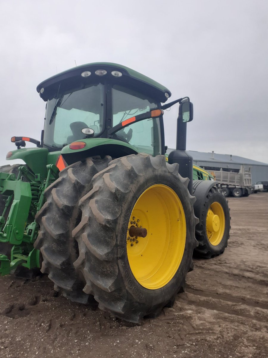 FOR RENT! 2013 8285r 5 remotes, with returns, autotrac with 6000 receiver. 480 70 r34 front tires, 520 85 r46 fronts with 75% rubber. $75/hr  $2000 down payment. Mustbhave insurance. We fix anything that breaks unless driver error. Minimum of 100 hours. Contact me 519 851 1989