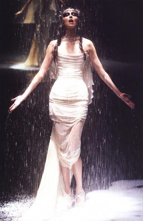 thatssohaute's tweet image. the fashion industry will never be the same without alexander mcqueen