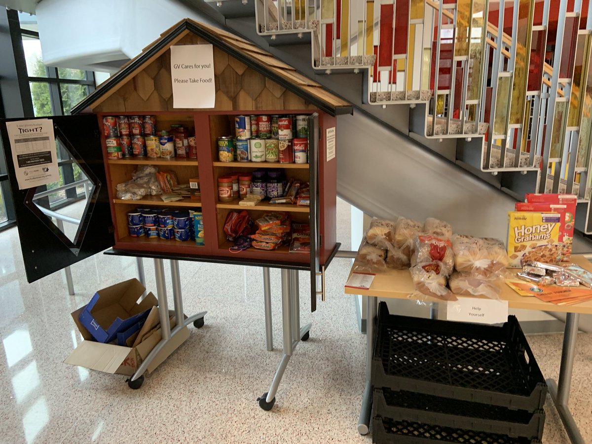 ViewPantry's tweet image. If you’re staying on campus over break and need food, be sure to stop by the pantry! From mac and cheese to bread and cereal, we’ve got you covered. Take what you need!