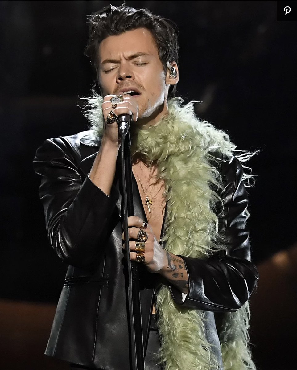 annmorphosis's tweet photo. Howโs he so perfect? IDK ๐คทโโ๏ธ
#HarryStyles @RecordingAcad #GRAMMYs #haroldstyles https://t.co/xUfBFn5Skm