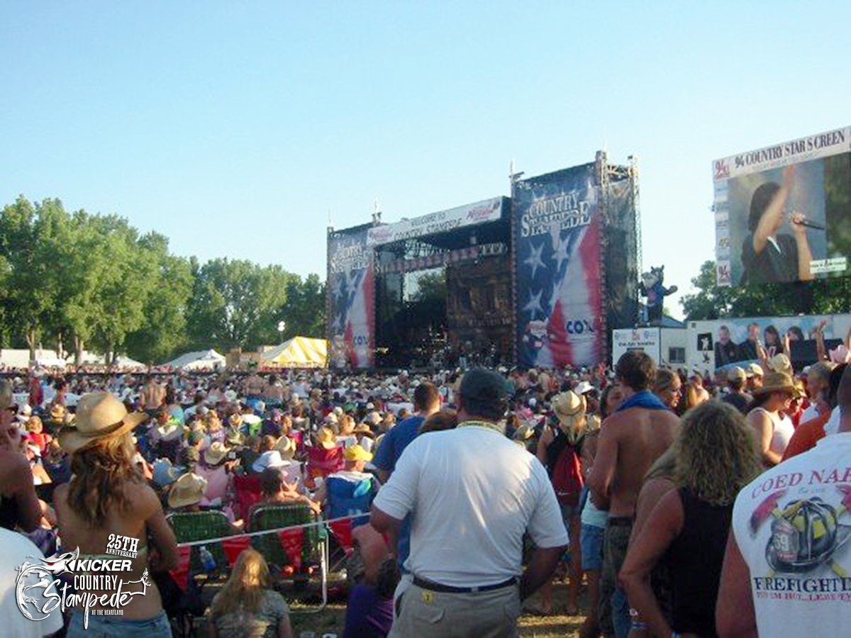 The 11th Annual Country Stampede featured Toby Keith, Gretchen Wilson, Brad Paisley, Miranda Lambert, Eric Church and so many more great country artists! What do you remember from the 2006 Country Stampede?

#25YearsOfStampede #ThrowbackThursday #CountryStampede https://t.co/xCv3haUsch