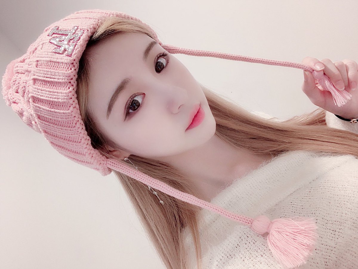 twtlunarsolar's tweet photo. ⠀· ៸៸ ₊ 𝔩𝔞𝔫𝔡__ 』 ıng :: ın ⋅ ☾ 𝓛╱unᥲr-⧉.solᥲ˖𝓻 𓂅 : #Emily’s plᥲчlıst › #TWIXIEStreamParty * #TeamWhatIsLove
Desde temprano he comenzado a escuchar What is Love de @twixiestwt, no he dejado de reproducirla. ¿Ya le hicieron stream?. gracias por el regalo. https://t.co/NTow4CiQ1S