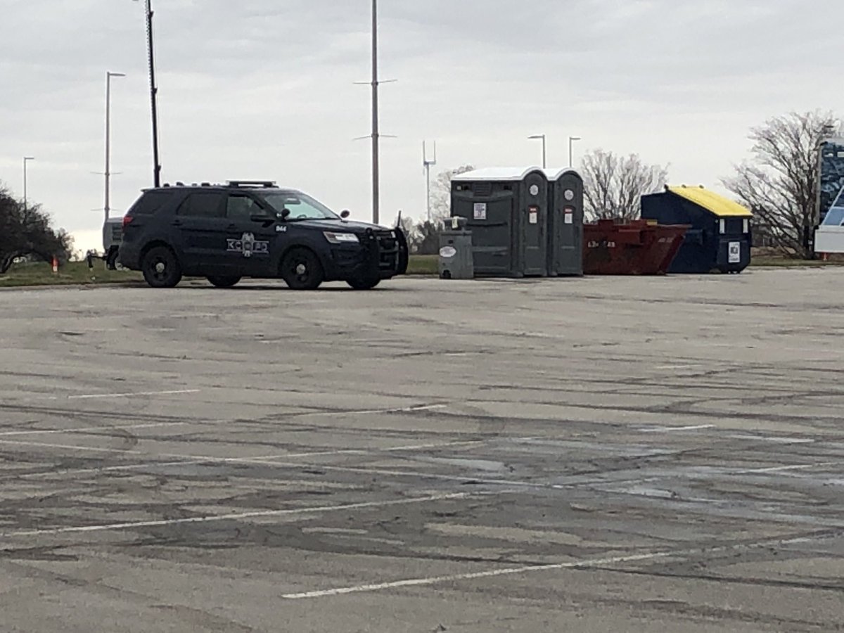 BetsyKCTV5's tweet photo. Traffic cones and, yes, port-a-potties are in place at Arrowhead for big vaccine event tomorrow. After reporting here since 1pm, I’m excited to see the latter. https://t.co/rpumZzQyXl