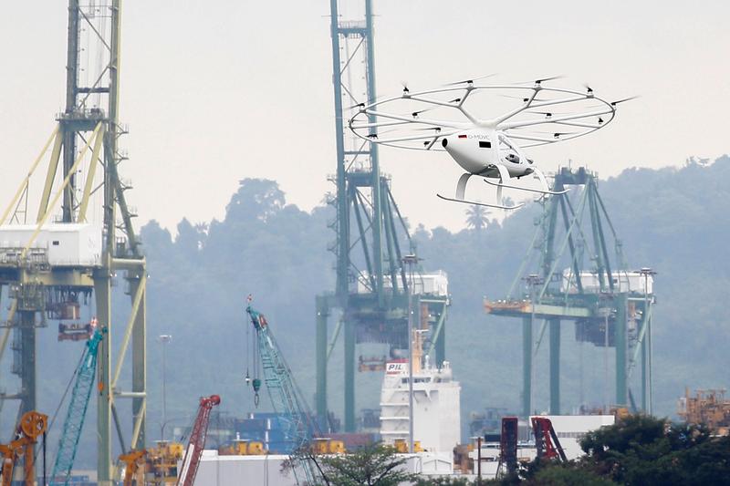 ReutersTech's tweet photo. Air taxi startup Volocopter eyes fresh capital, SPAC an option: CEO https://t.co/NOnDDbLSaW https://t.co/4hIIpua02L
