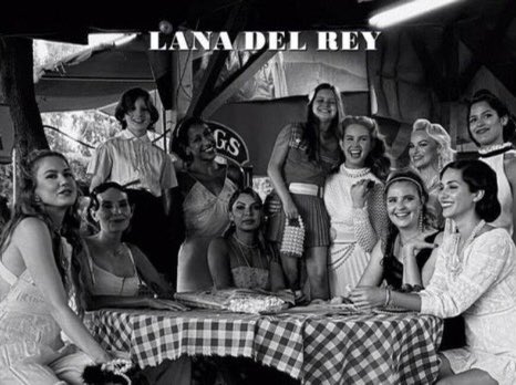 موعد صدور آلبوم Chemtrails over the Country Club حسب بعض مدن الوطن العربي: 
٨ صباحًا بتوقيت الرياض 
٧ صباحًا بتوقيت بيروت 
٩ صباحًا بتوقيت أبو ظبي 
٦ صباحًا بتوقيت الرباط 
٧ صباحًا بتوقيت القاهرة 
٧ صباحًا بتوقيت القدس 
٨ صباحًا بتوقيت بغداد