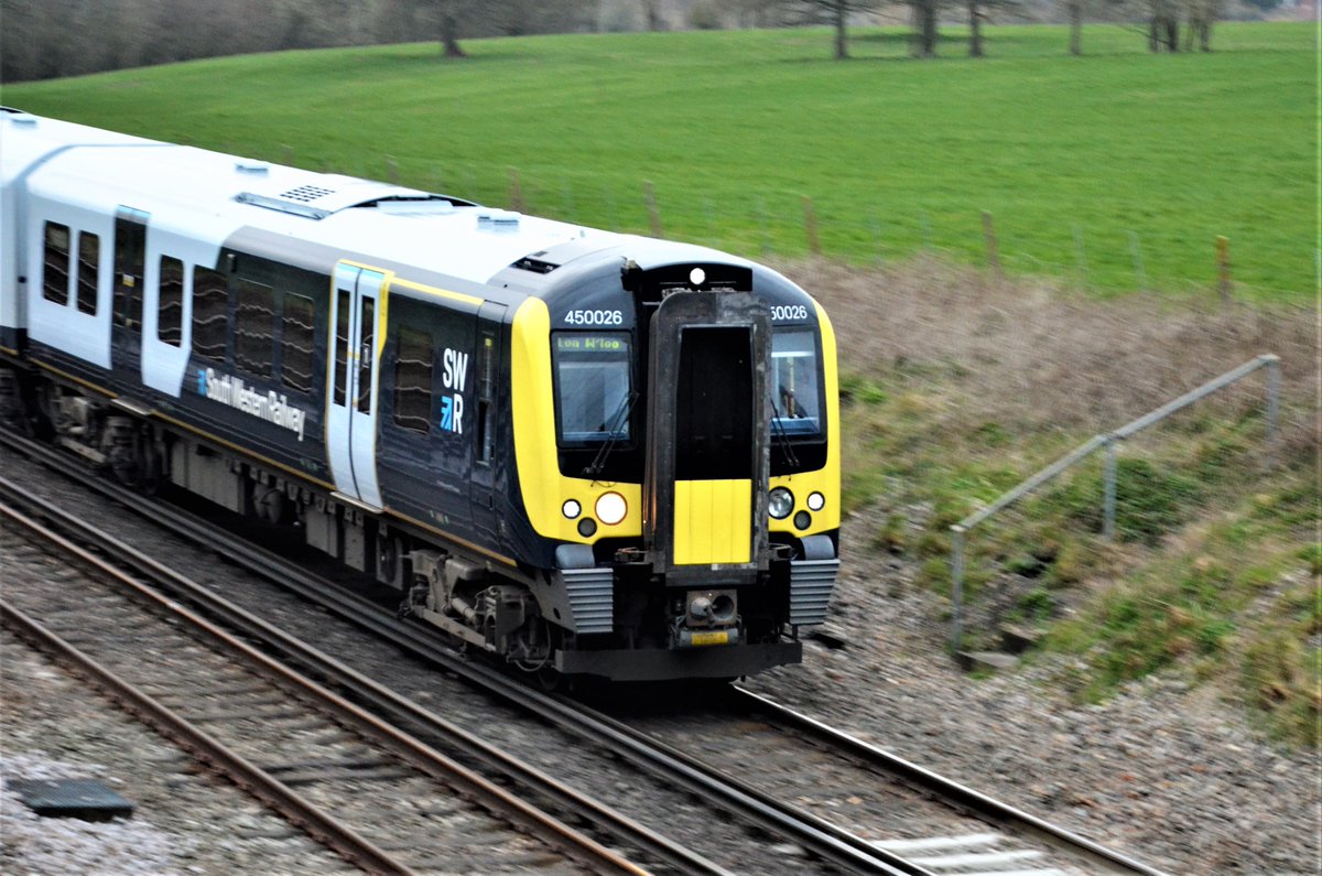 TheRealStavioni's tweet image. Actually went out for my first trains of the week. Half hour at Potbridge for @GBRailfreight 66774 (which I realised I haven't got a photo of!) on 6Y42, a trio of @SW_Help #Class159 DMUs, and a couple of #Desiro shots, including the #Trainbow which was nice.