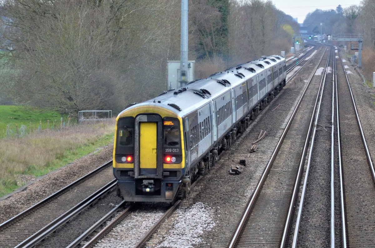 TheRealStavioni's tweet image. Actually went out for my first trains of the week. Half hour at Potbridge for @GBRailfreight 66774 (which I realised I haven't got a photo of!) on 6Y42, a trio of @SW_Help #Class159 DMUs, and a couple of #Desiro shots, including the #Trainbow which was nice.