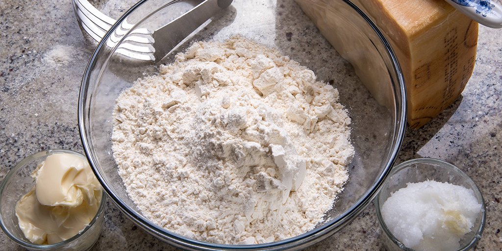 Мука крахмал сода. Мука дурум. Крахмал добавляют к пшеничной муке для. Мука пшеничная высшего сорта. Ингредиенты для выпечки.