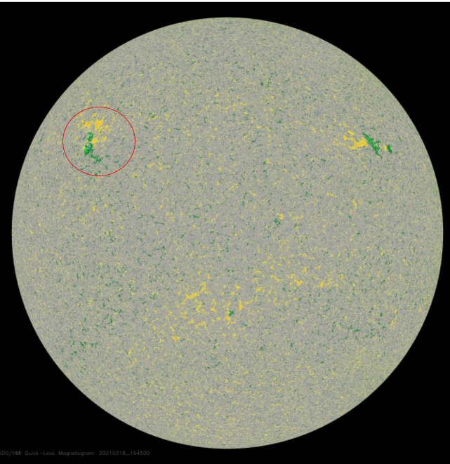 JimWindweather's tweet photo. Is Region 2810 slowly morphing into a Cycle 24 region right in front of eyes? IDK. Maybe. This location is fairly close to where Region 2803, a reversed polarity group, was last month, longitude wise. About 28 degree difference. #solarCycle25 #solarcycle24 #reversepolarity https://t.co/AngXznAiS5