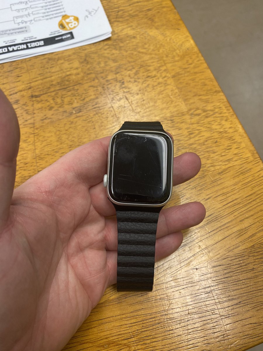 pirates4lyfe001's tweet photo. Found Apple Watch on 5th street today. Want to find the owner. Please share and tag anyone  @barstoolecu @ecusquirrels @EastCarolina https://t.co/OPDB8PEOER