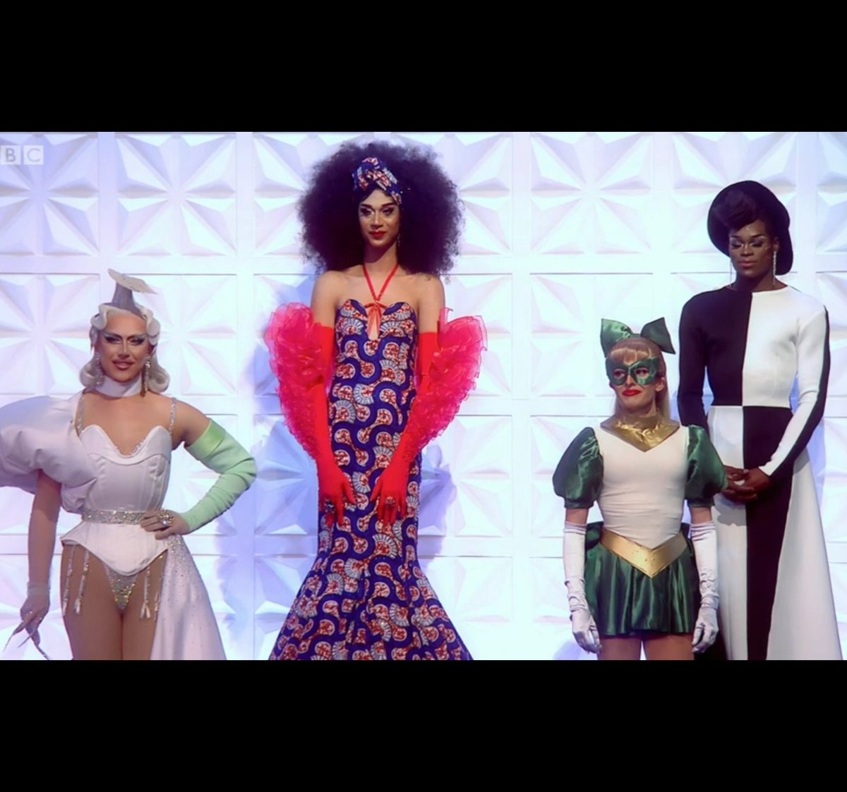 itsmattt's tweet photo. New fellowship of the ring just dropped #DragRaceUK https://t.co/77oBJkGe3E