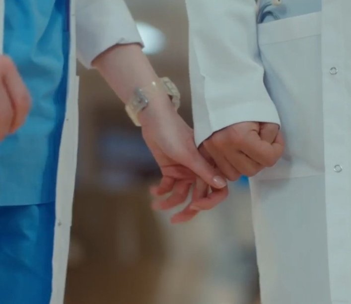 melos_eceburcu's tweet photo. Nazlının Aliye destek olması 
Alinin de Nazlıdan güç alması nasıl güzelsiniz siz 💙
#AlNaz #içimdeyara #MucizeDoktor https://t.co/0oXFpICqxK
