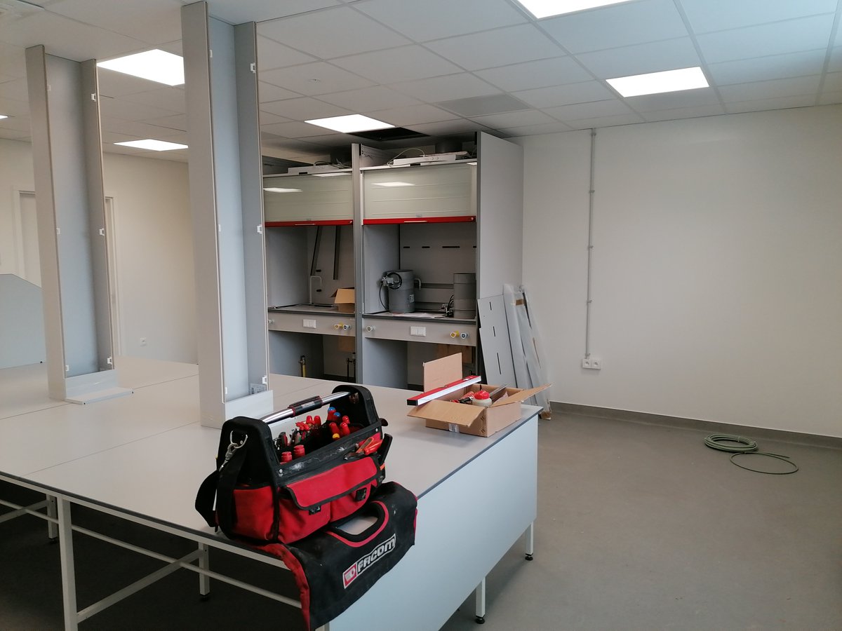 ImcaSampers's tweet image. Onderzoeksgebouw #VEGiTEC met piloothallen voor waterbehandeling &amp;amp; piloothallen voor verwerking van groenten en aardappelen met bijhorende labs bijna klaar om ons intrede te doen!! @FbwUGent @VLAIO_be  #EFRO @InterregFWVL @GOTOS3 @provinciewvl  @Vlakwa @TUAWest1