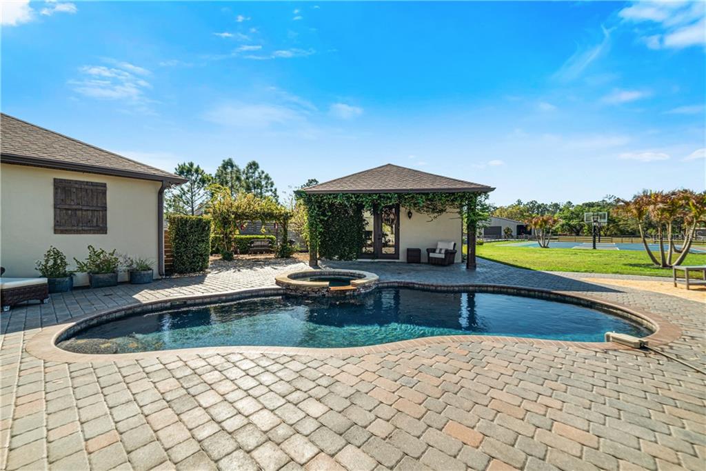TheDeanTeamRE's tweet photo. 🌟 NEW LISTING 🌟👇
https://t.co/fuLDVUEuBJ

Welcome Home! 🏡

#thedeanteam #qualityservicewithasmile #kellerwilliams #realtor #realestate #homesweethomebyzee #buy #sell #invest #orlandorealestate #orlandofl #centralfl #wedgefield #milliondollarhome #beautiful #new #listing https://t.co/IUvvtfZtPo