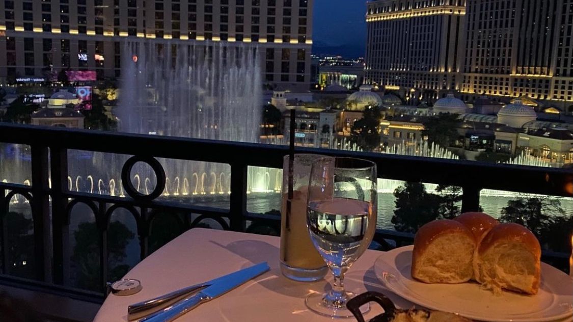 Dinner and a show 🤩 
📸 @ami_s777