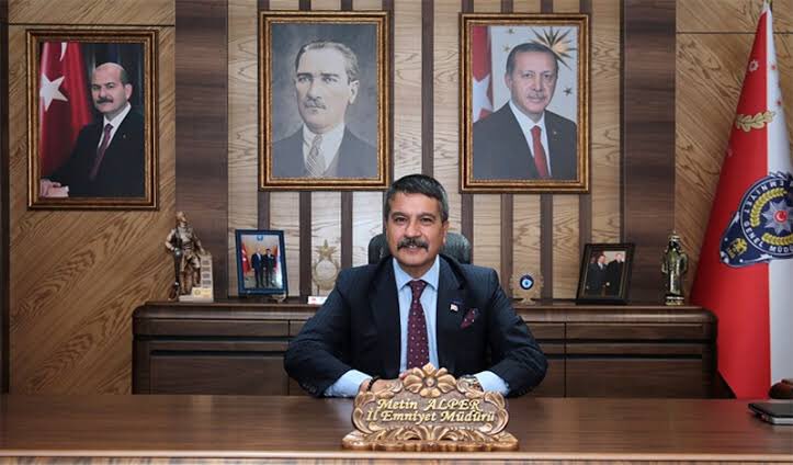 𝐎̈𝐦𝐞𝐫 𝐃𝐞𝐛𝐞𝐫𝐨𝐠̆𝐥𝐮 (@omerdeberoglu) on Twitter photo Sana Karşı Bu Tavırların Sebebini Biz Biliriz Müdürüm. Duruşu Devletçi Fikirleri ile İtleri Peşinden Havlatması Yiğitliğinden Gelir...
Bir Adım Geri Atmak Yok Sonuna Kadar Yanındayız Sn.Müdürüm..
<a href="/TrabzonEmniyet/">Trabzon Emniyet Müdürlüğü</a>
#MetinAlperyalnızdeğildir Sana Karşı Bu Tavırların Sebebini Biz Biliriz Müdürüm. Duruşu Devletçi Fikirleri ile İtleri Peşinden Havlatması Yiğitliğinden Gelir...
Bir Adım Geri Atmak Yok Sonuna Kadar Yanındayız Sn.Müdürüm..
<a href="/TrabzonEmniyet/">Trabzon Emniyet Müdürlüğü</a>
#MetinAlperyalnızdeğildir
