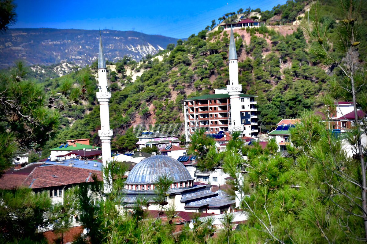 Allah’ın rahmetinden ümidinizi kesmeyiniz..! {Zümer s./53}

Rahmetini ve bereketini üzerimizden eksik etmeyen Rabbimize Hamd ile 
#CumamızMübarekOlsun...
#HayırlıCumalar