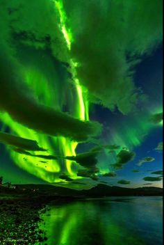CorneliaWeigl's tweet photo. @KatanaHugo good night Hugo
#night #photos
#colorsofnight https://t.co/khJTaUwKa3