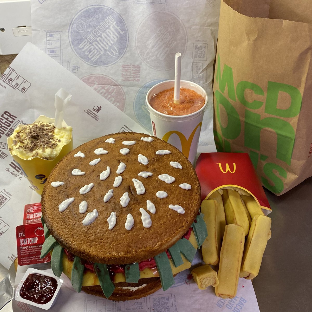 AgsYear14_2021's tweet photo. Is it a burger? Is it a bun? It’s amazing!! Caroline, you’re a genius and this is definitely worth that embarrassing drive-thru moment! 💙🤩 @assumptionlive #TrócaireBakeOff @AGSREDept https://t.co/YGH25iI1LX